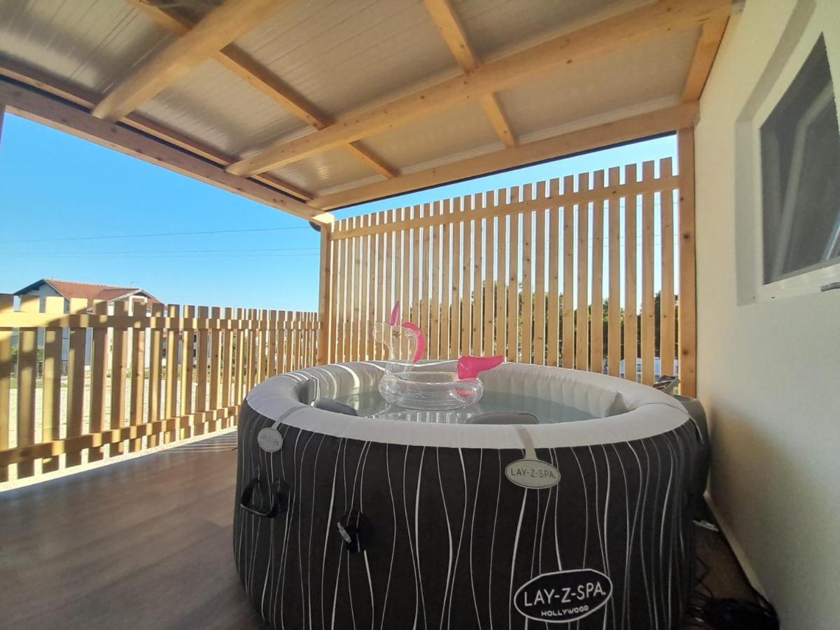 Tiny House Lily With Jacuzzi Leilighet Sveti Filip i Jakov Eksteriør bilde