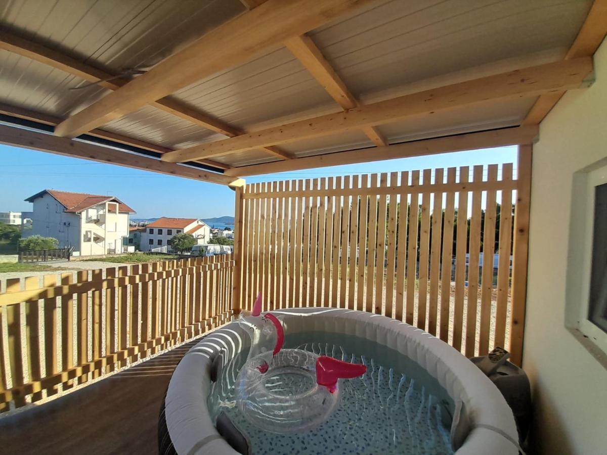 Tiny House Lily With Jacuzzi Leilighet Sveti Filip i Jakov Eksteriør bilde