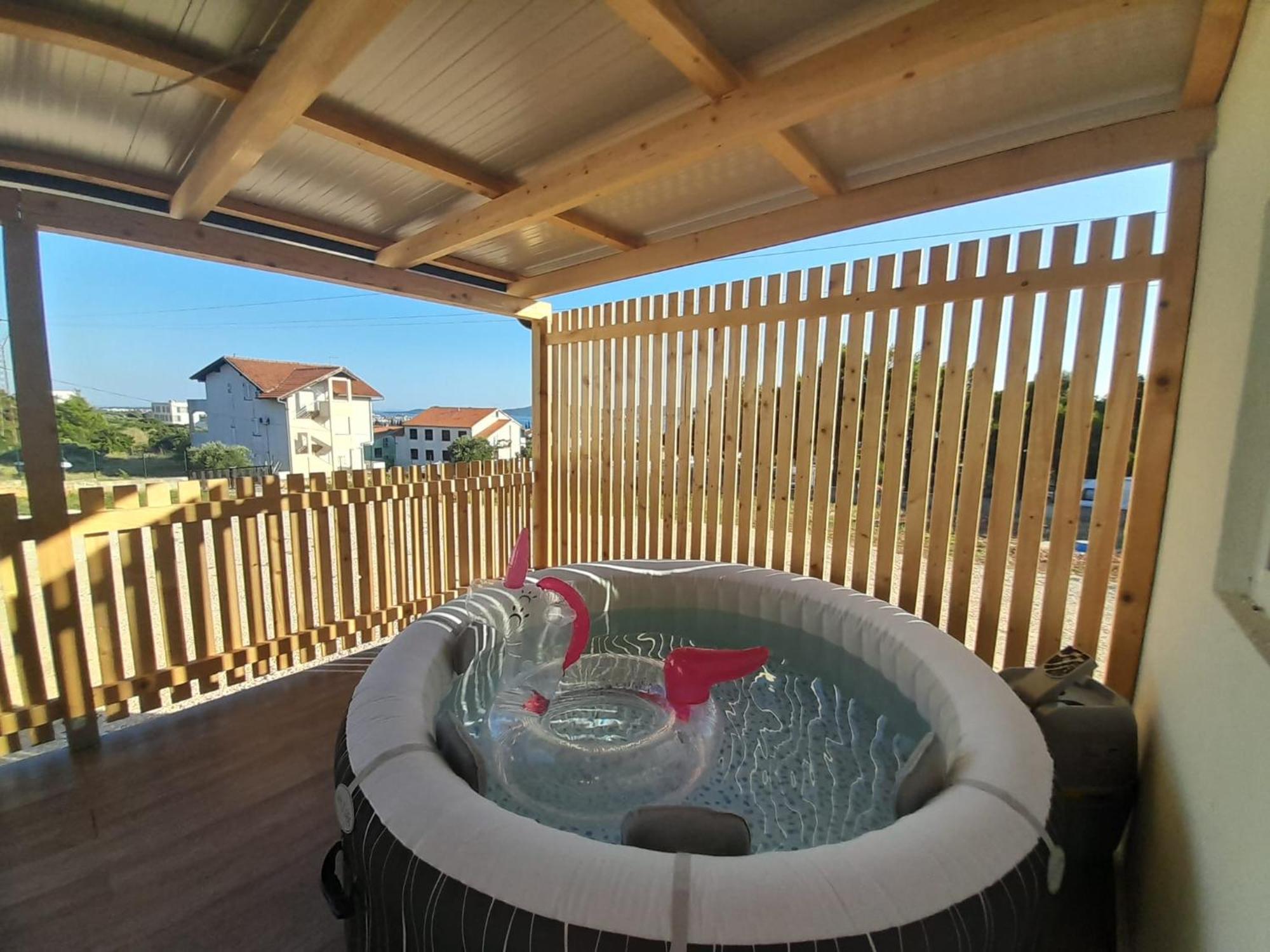 Tiny House Lily With Jacuzzi Leilighet Sveti Filip i Jakov Eksteriør bilde