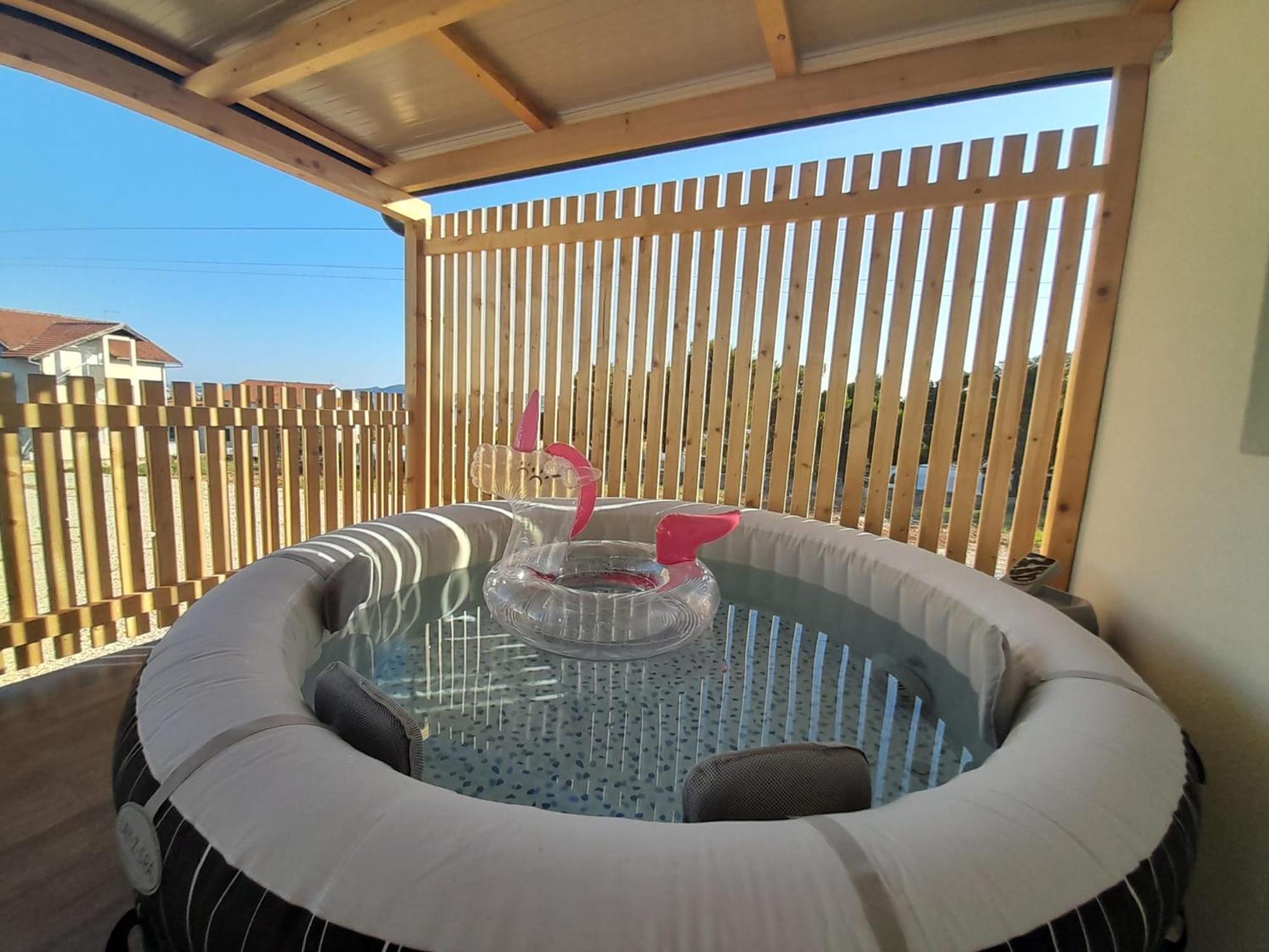 Tiny House Lily With Jacuzzi Leilighet Sveti Filip i Jakov Eksteriør bilde